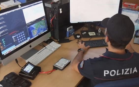 Operazione contro la pedopornografia, perquisizioni a 13 indagati e 2 arresti | Sky Tg24